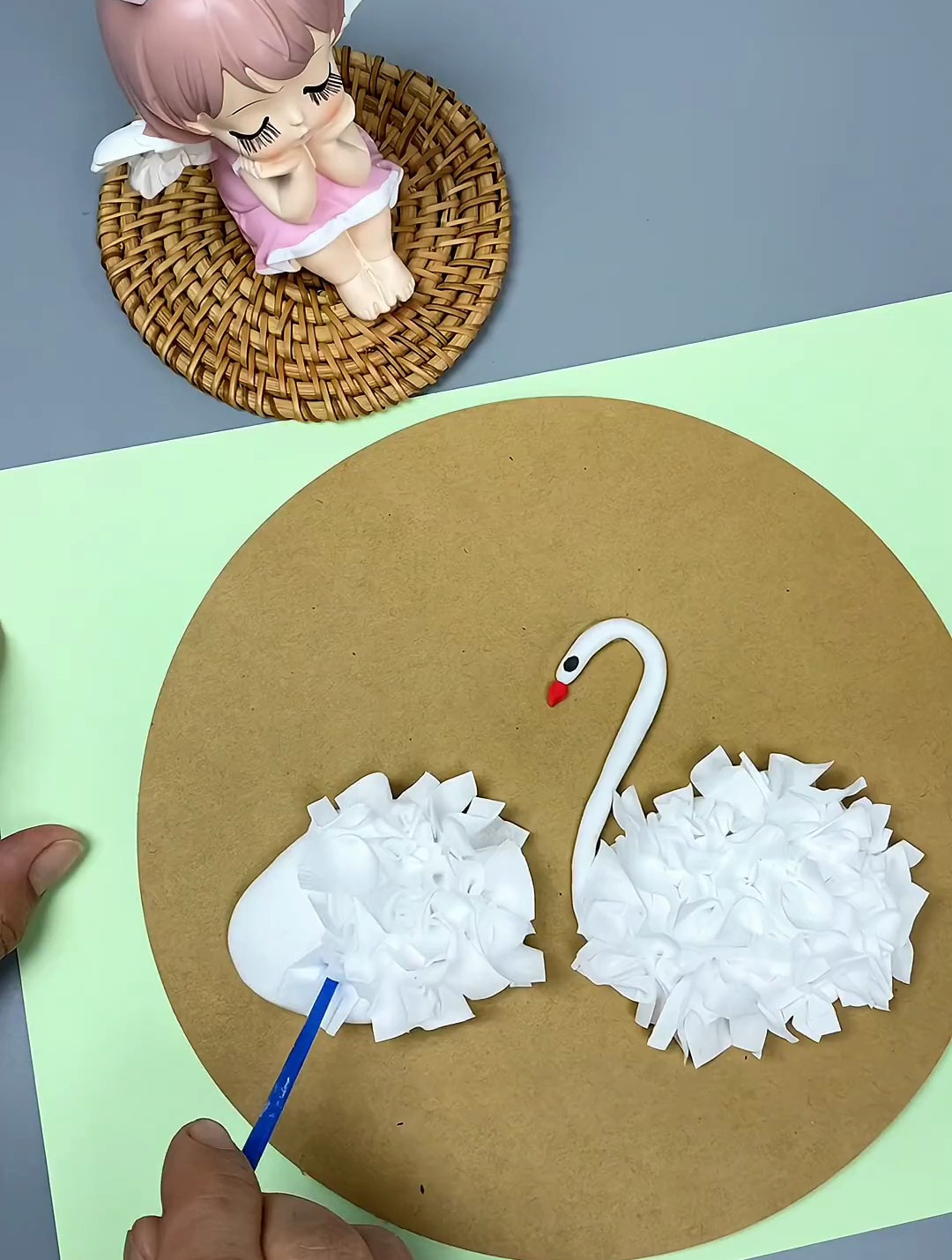 用口罩和黏土就能做出好看生动的春天主题画《咏鹅》快来一起试试