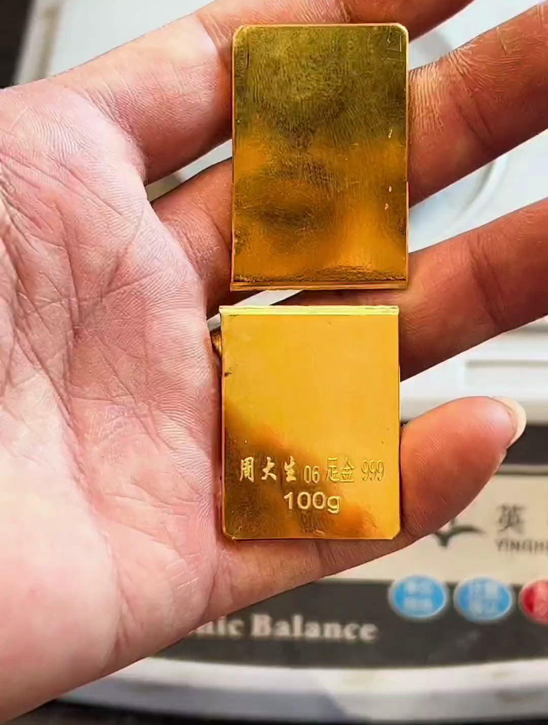又是一根价值4w左右的小金鱼,27克黄金戒指,你看像不像轮胎