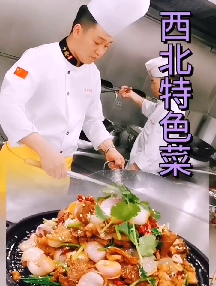 今天给大家带来一道《铁板葱香羊肉》