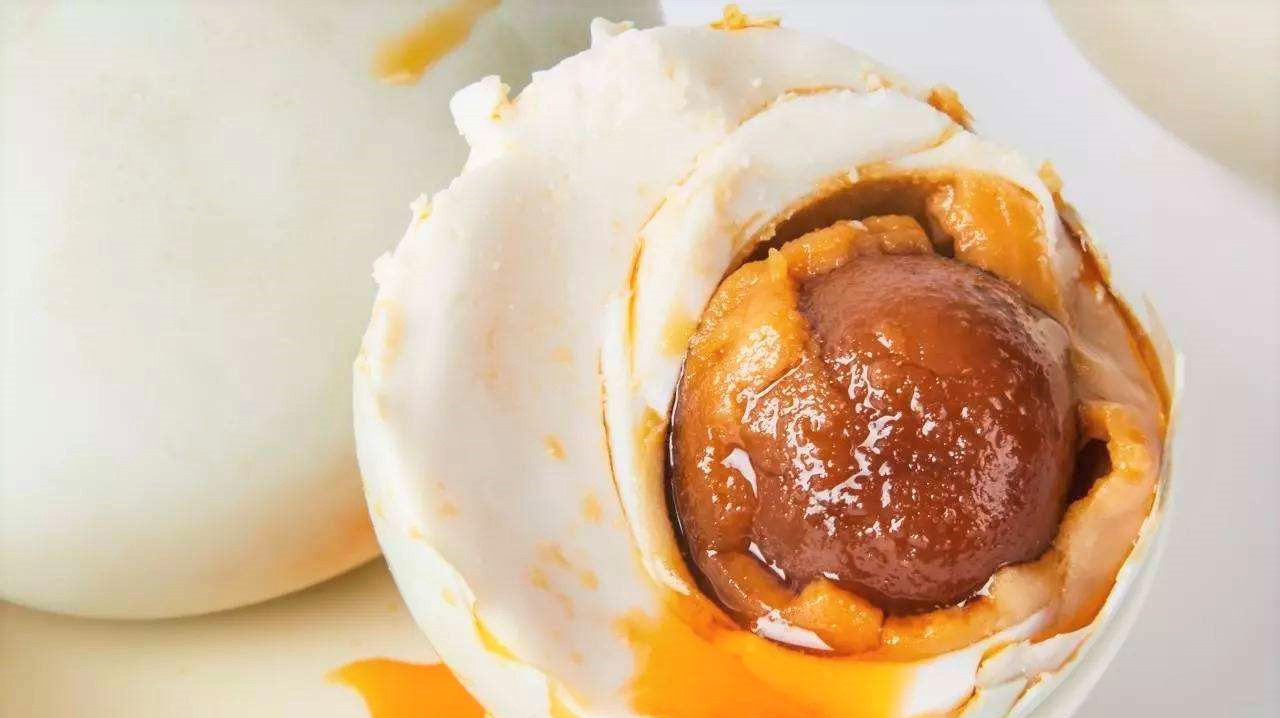 30年腌制咸鸭蛋老方子,个个出油起沙,配方详细,学会赶紧试试!