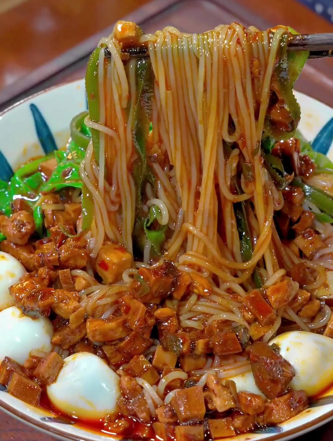 学会这个鸡丁香菇酱 做米线 夹馒头 拌面条米饭都超好吃
