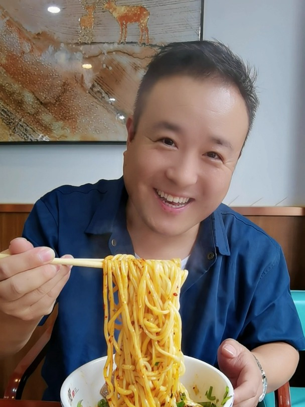 兰州牛肉面吃个干拌的吃一次就知道这个简直香迷糊了吃美了