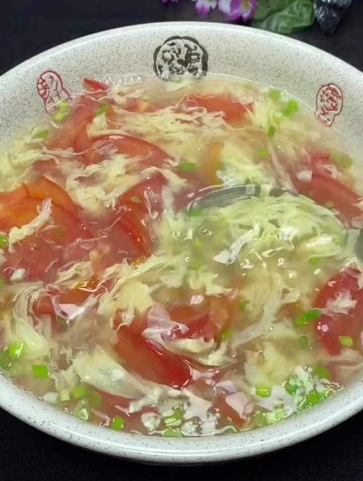西红柿鸡蛋汤怎么做好看还好喝呢