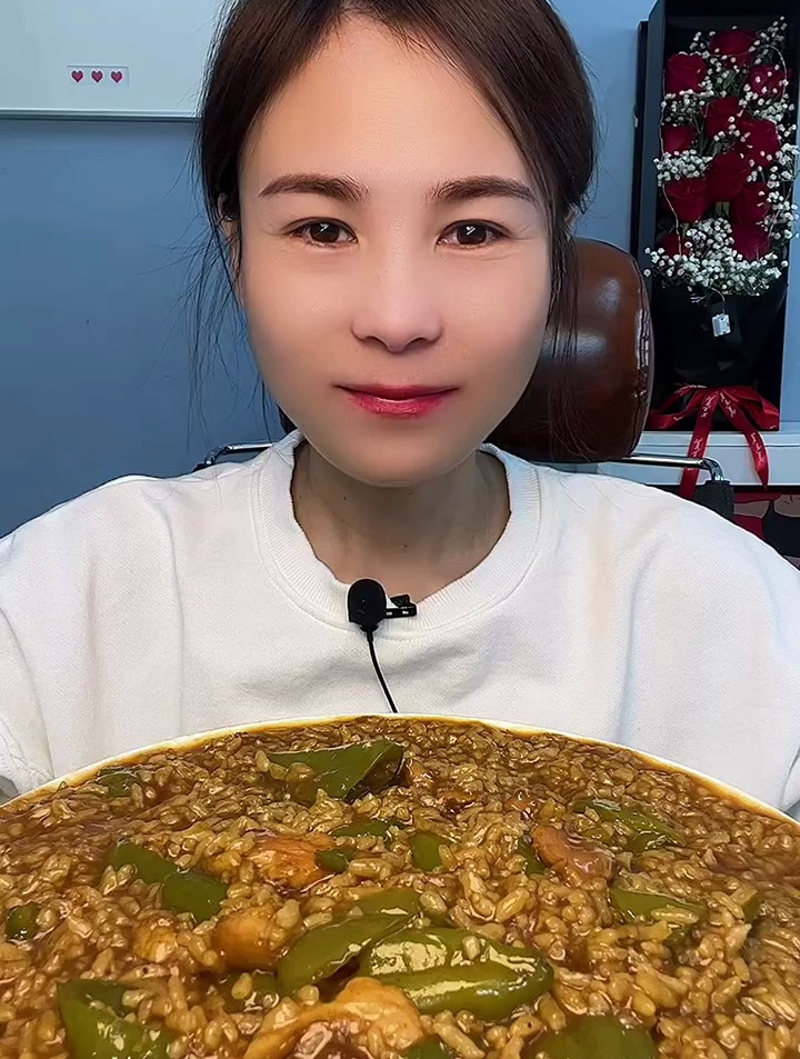 青椒猪头肉盖饭,这盖饭太黏糊了