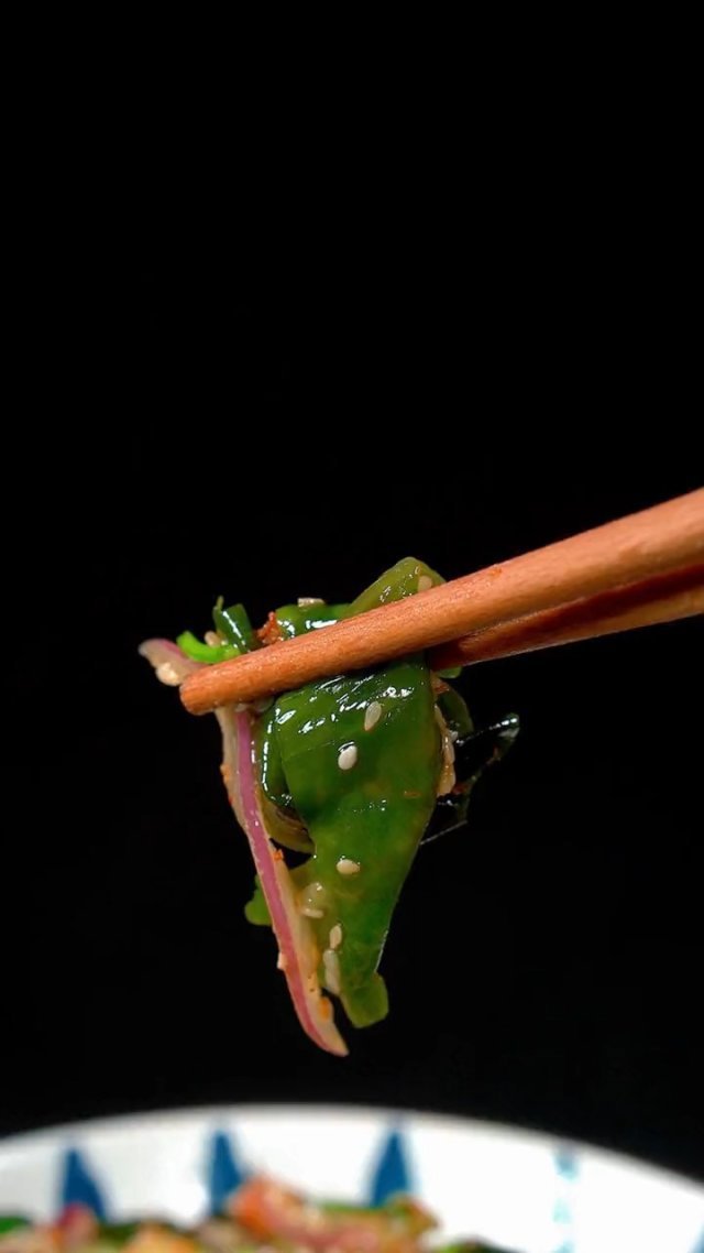 凉拌菜低卡低脂餐解锁一个裙带菜新吃法,酸辣爽脆,比大鱼大肉好吃