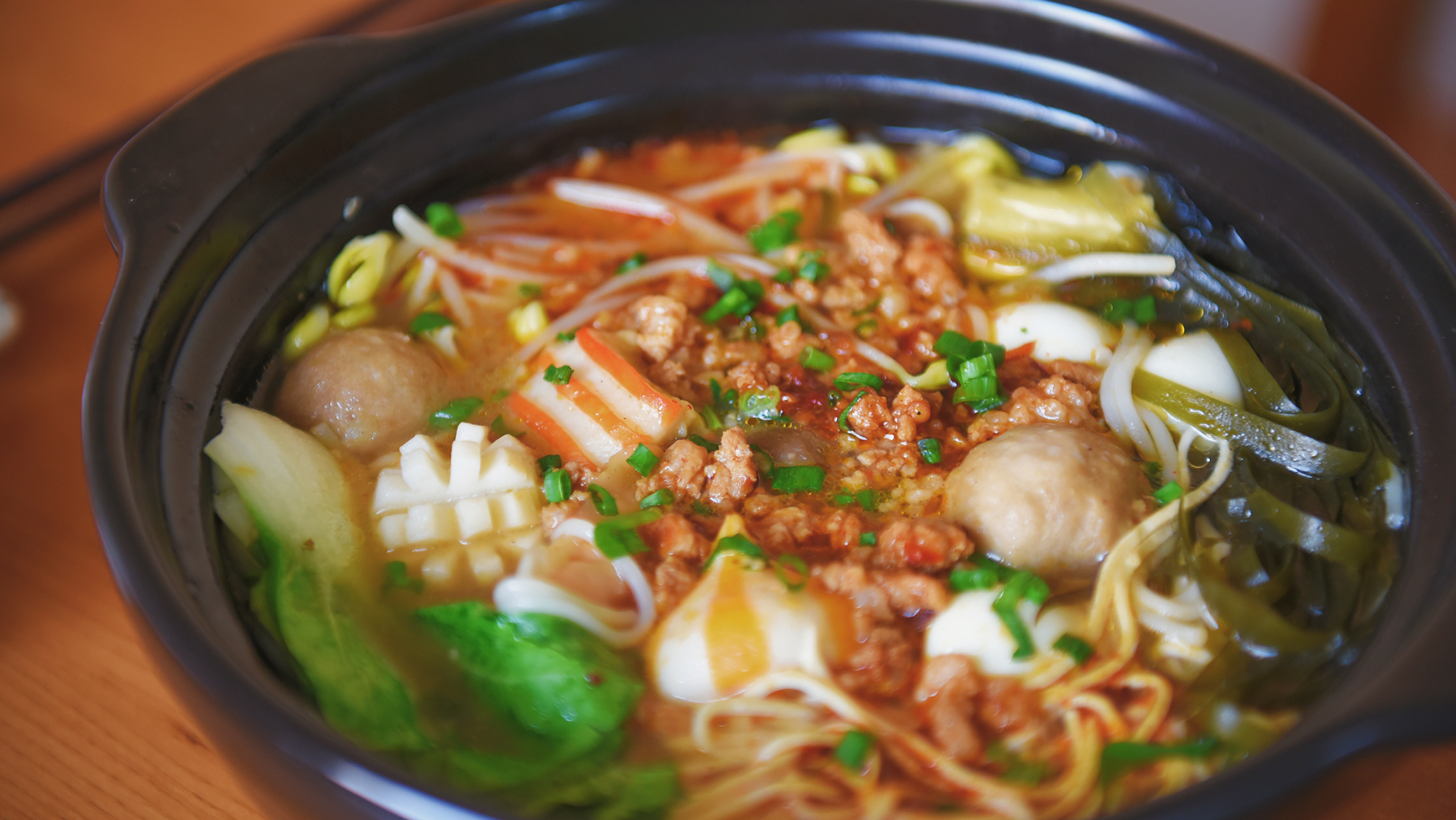 这道肉酱砂锅米线一上桌,我的筷子就没停过 在家就能做砂锅米线,鲜香四溢,制作简单!食材:米