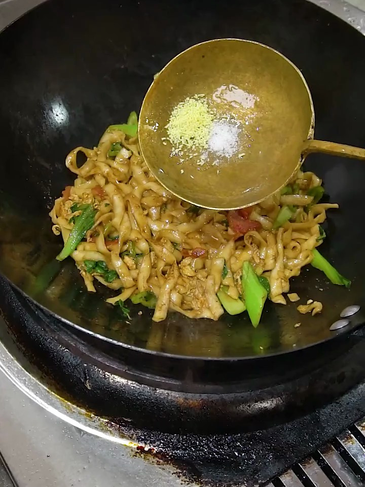 家常菜蛋炒面。