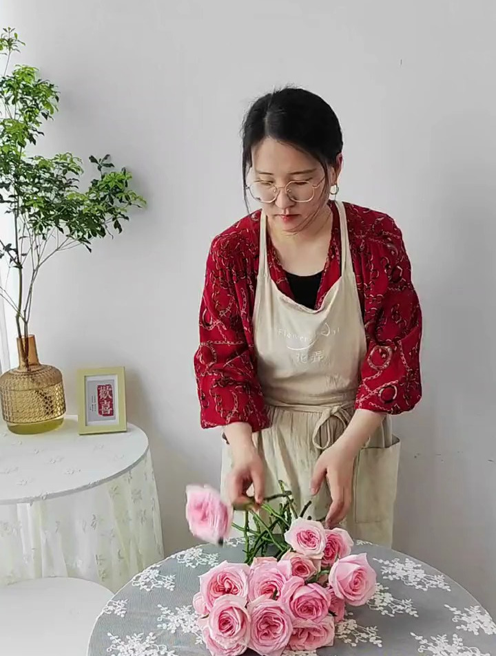 粉荔枝玫瑰花束制作教程