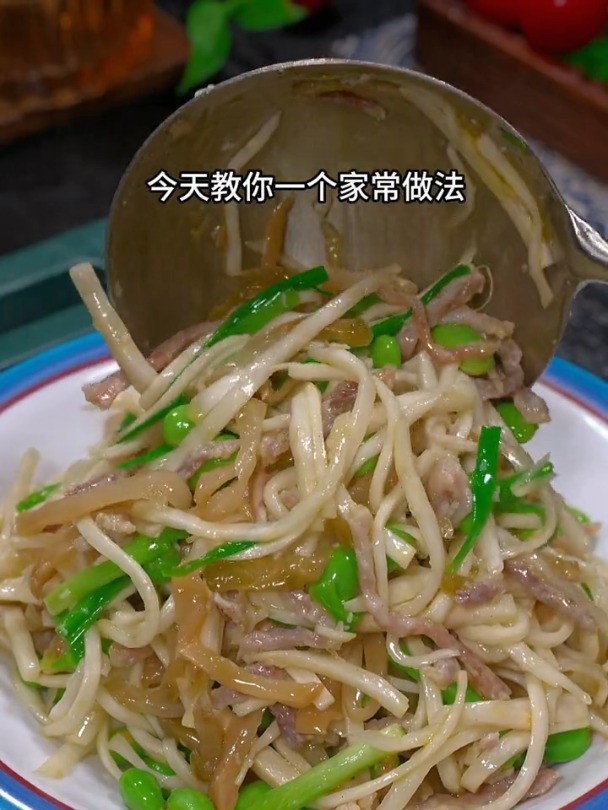 清脆可口的茭白炒榨菜