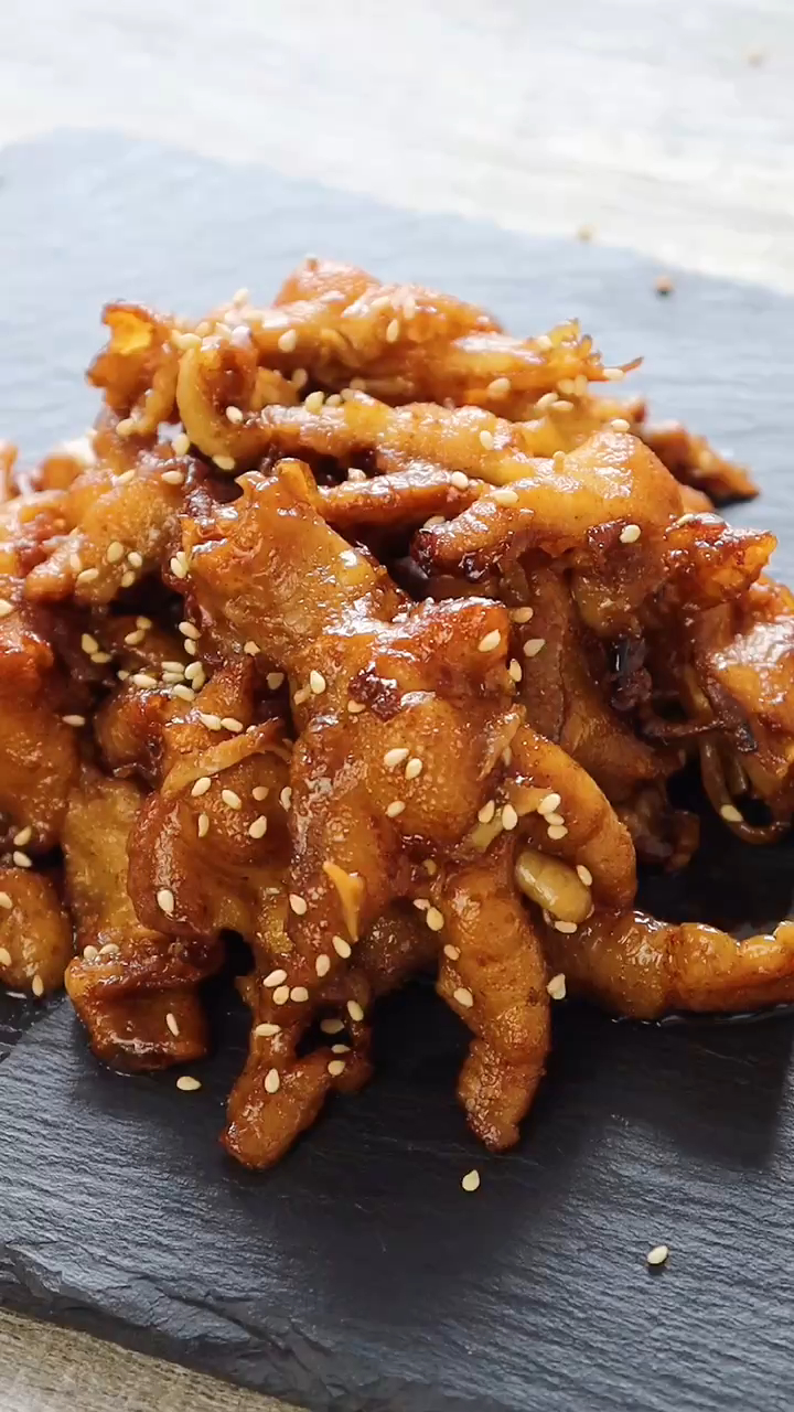 无骨烤鸡爪 用蒸烤箱就能做 肉质Q弹有韧劲 下饭 零食 追剧必备啊 点赞收藏啦~