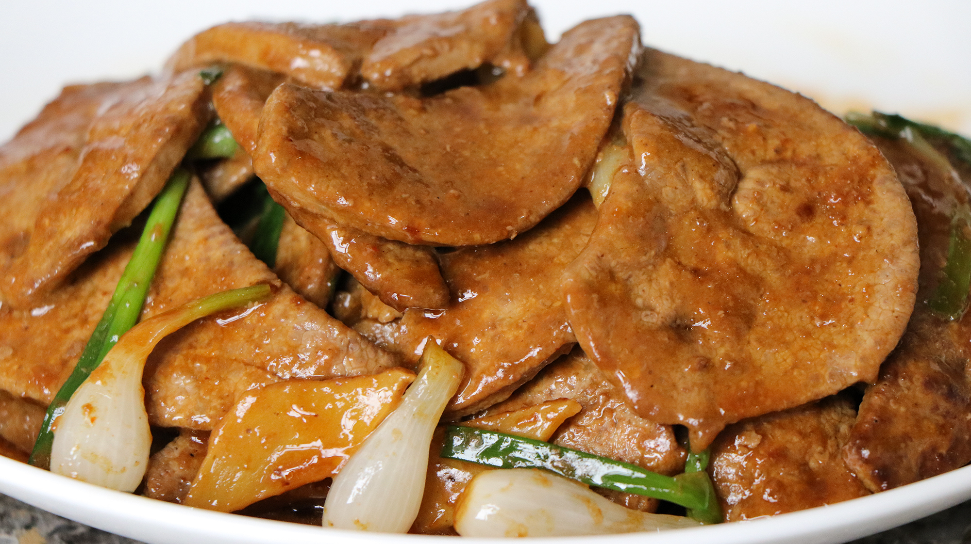 姜葱爆炒猪肝的做法，外香里嫩，下酒下饭都不错