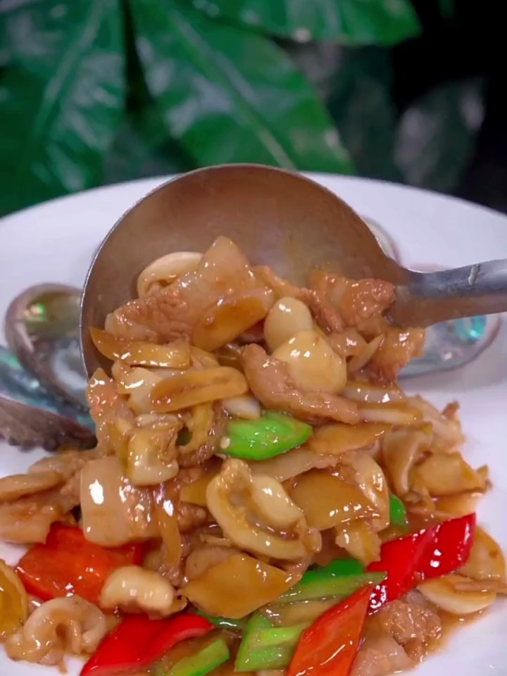 五花肉炒鲍鱼,你们是否过呢?实在太下饭了～