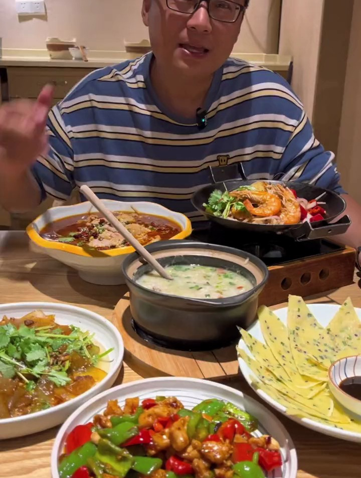 在外吃饭也能吃出家的味道,凯瑟琳广场的吴家粥铺99一大桌6个菜