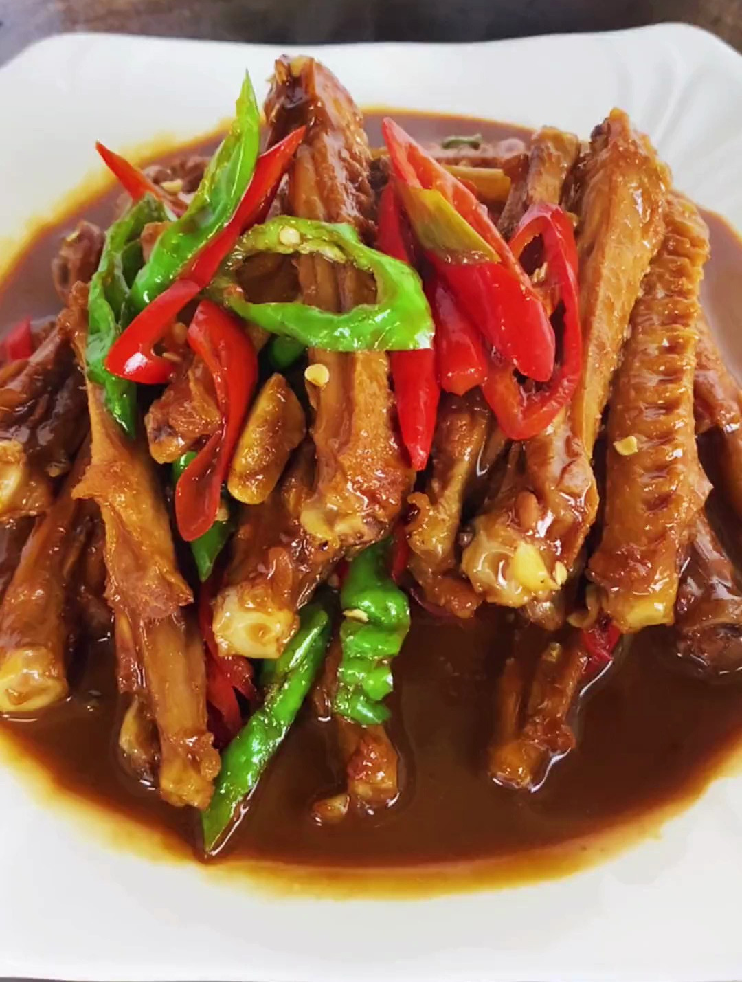 分享一个红烧鸭翅,之前鸭翅是卤着吃,没想到这样红烧也好吃入味