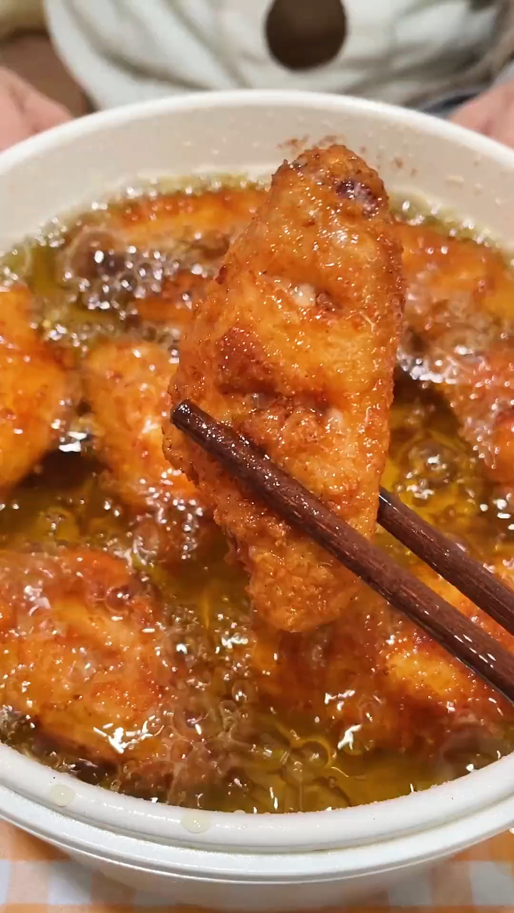 在家自己炸鸡翅和薯条,我滴乖乖,这也太好吃了吧