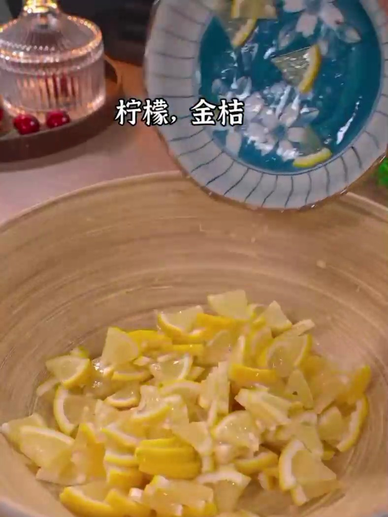 自己在家做的金桔柠檬水,简单方便又好,喝自制饮品柠檬百香果