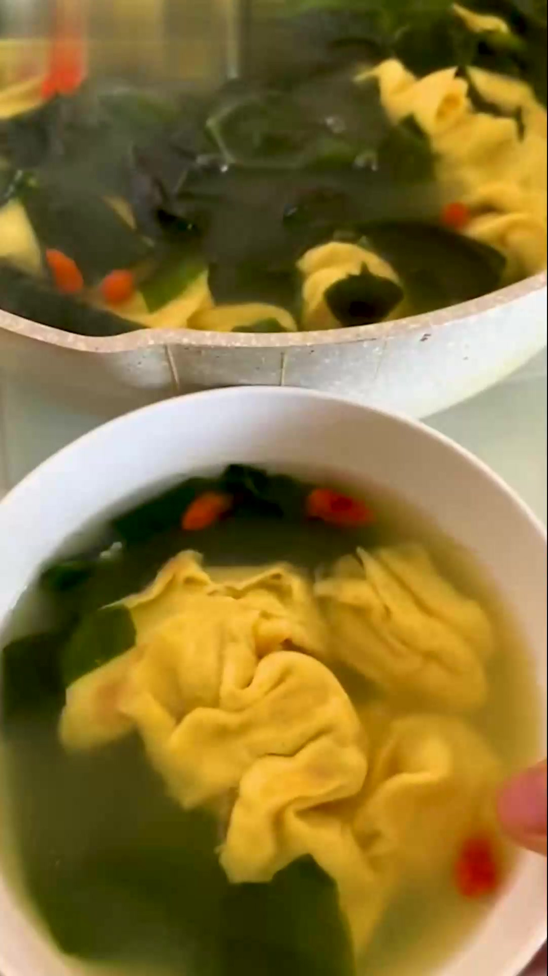 蛋饺裙带菜汤这样做,营养又好吃,学会做给家人吃