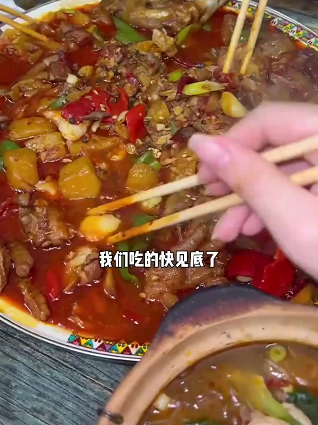 羊排手抓饭,爆辣炒米粉,胡辣羊蹄,馕炒肉真的都好香啊!