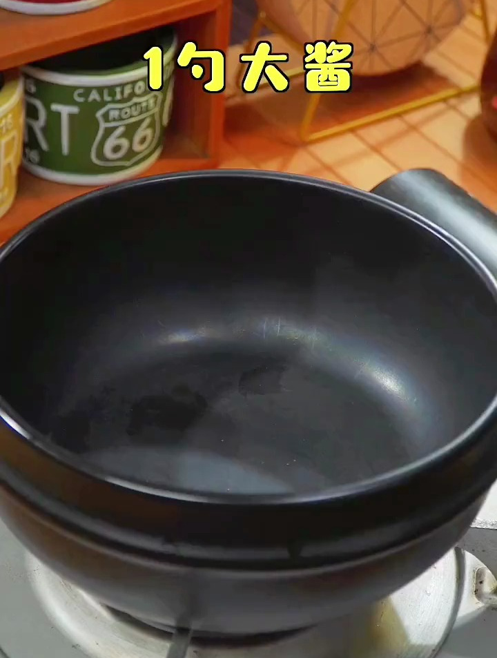 不知道吃什么的时候来一份韩式大酱汤!做法很简单!