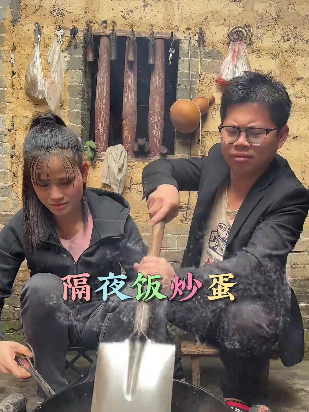 有一种香就是隔着屏幕都能流口水,一道隔夜饭炒蛋,香辣滑嫩
