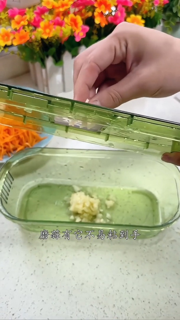 厨房里有个顺手得切菜工具,真是大大提高了做饭效率