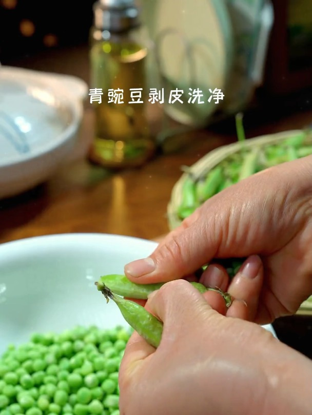 传统小吃豌豆糕软糯香甜
