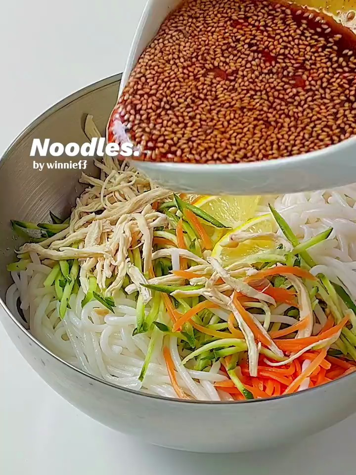 酸辣凉拌米线,酸爽过瘾巨满足!