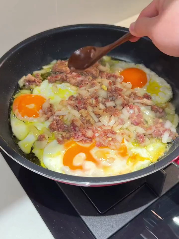 鸡蛋焖牛肉粒!