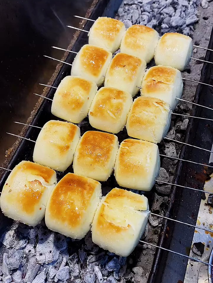 烤馒头教程 一定要把火候掌握好!
