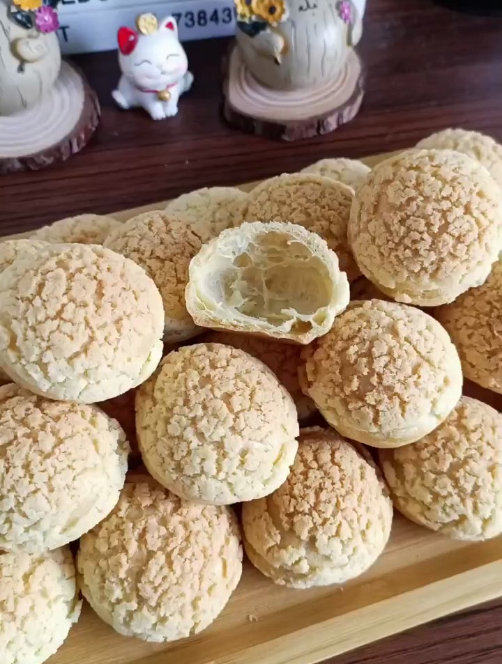 个个空心的酥皮泡芙!