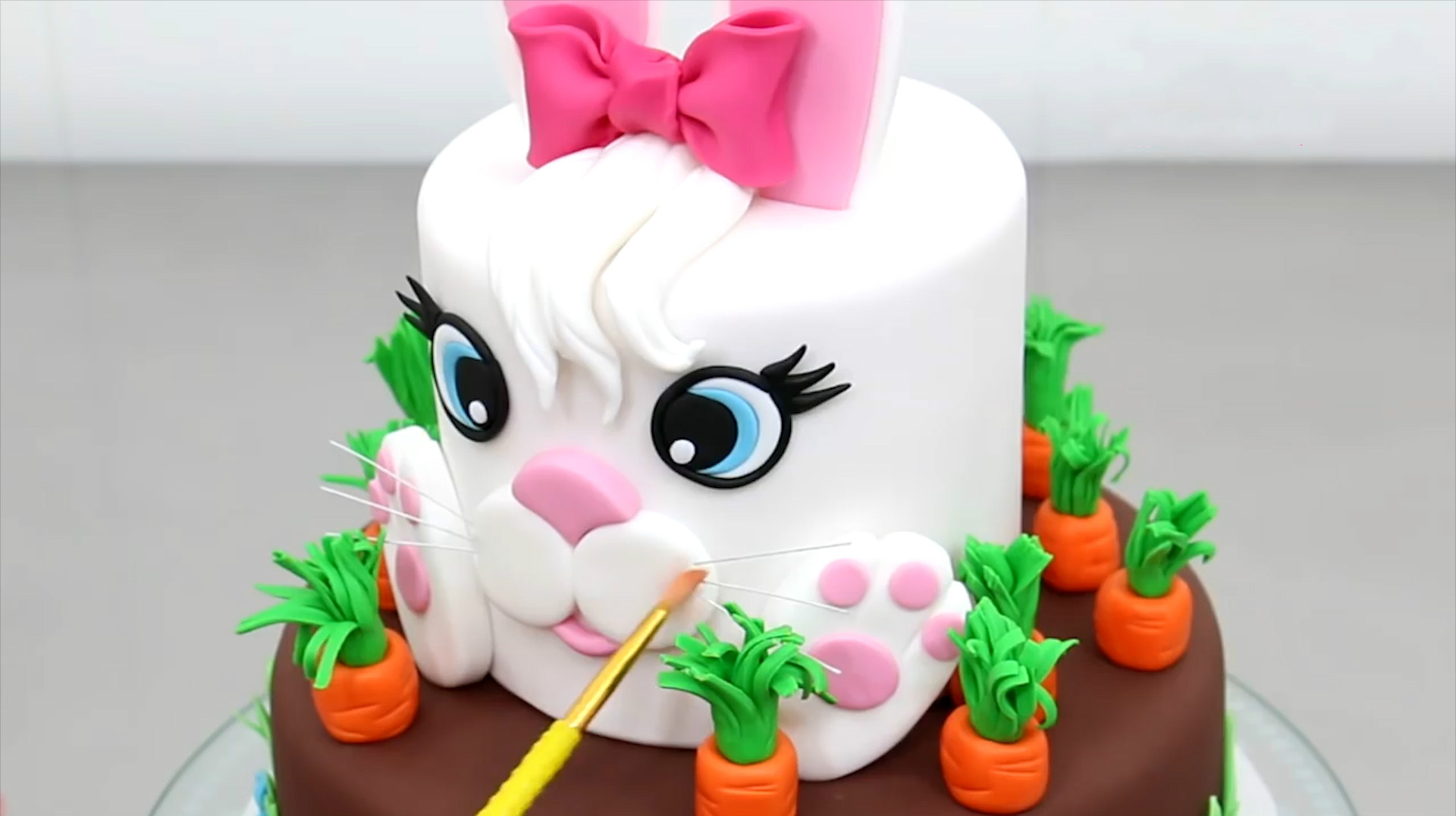 超萌的小兔子,其实是用翻糖蛋糕做成的!太好玩了,教程给你