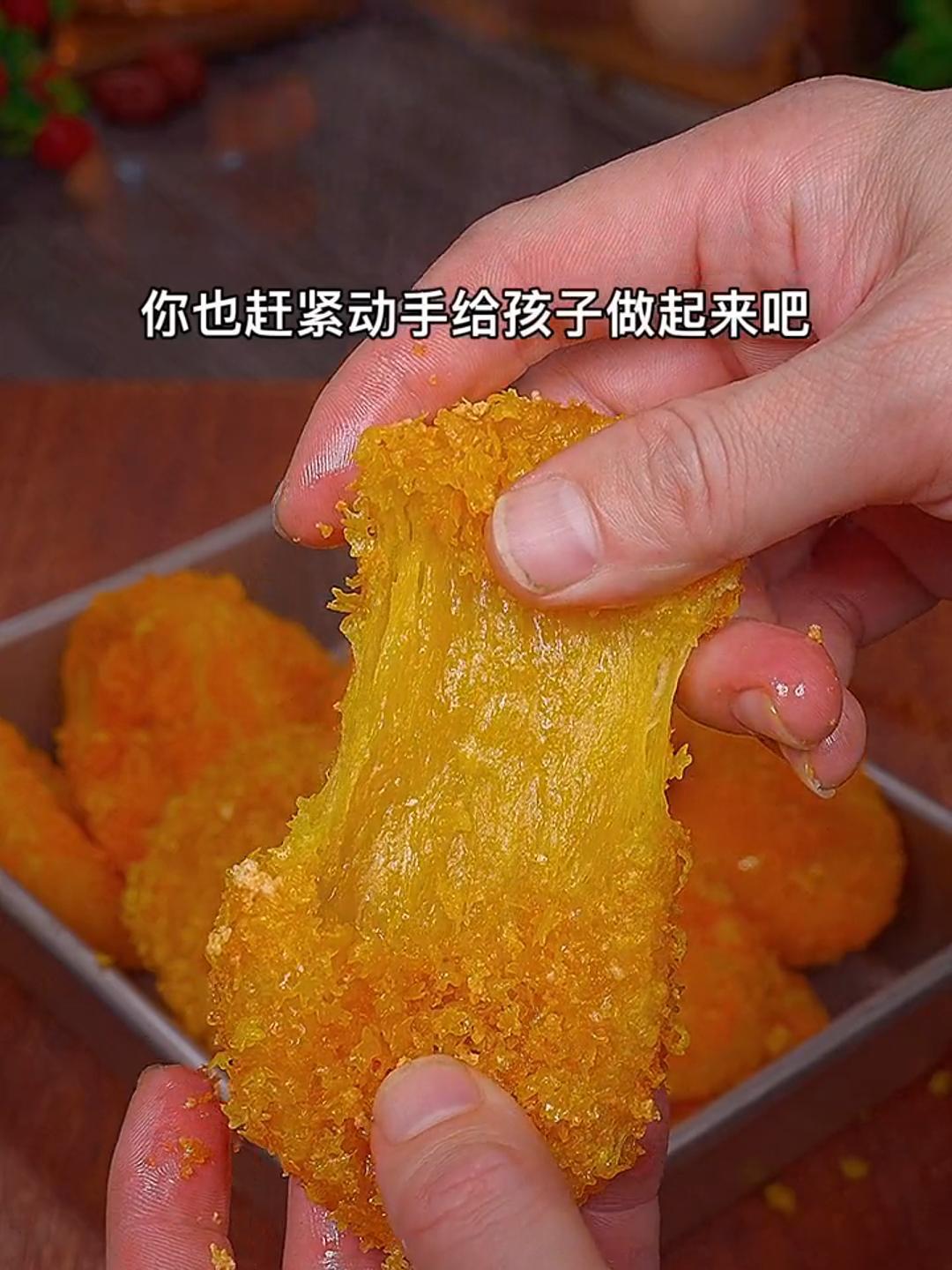 南瓜饼很多人在家里老是做不好,那是因为你方法都搞错了