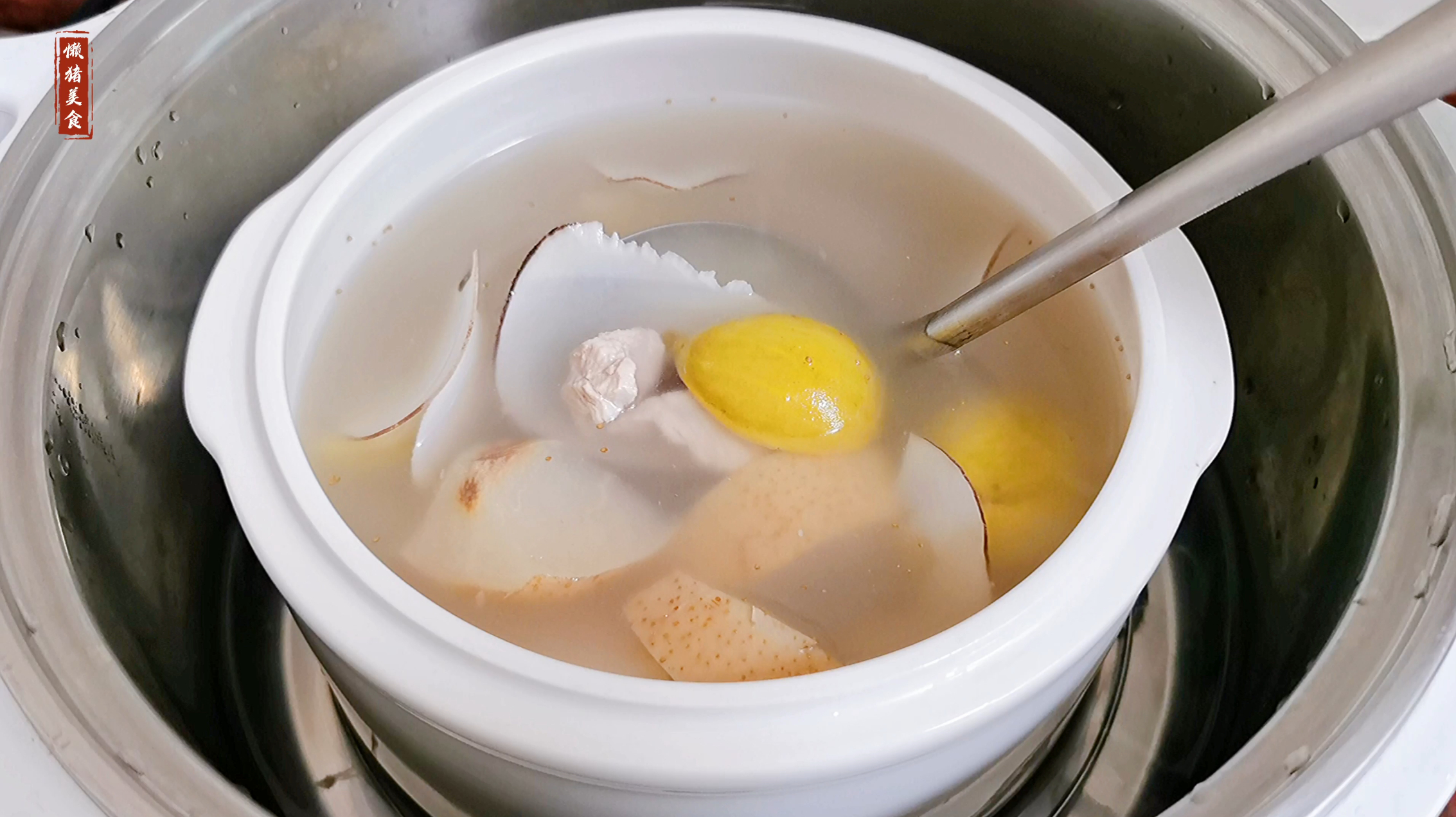 入秋我家经常给小孩煲一道汤，清热润肺，一周喝2次预防感冒