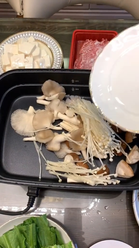 如果不知道吃什么那就吃火锅吧自制清汤锅底好吃不油腻