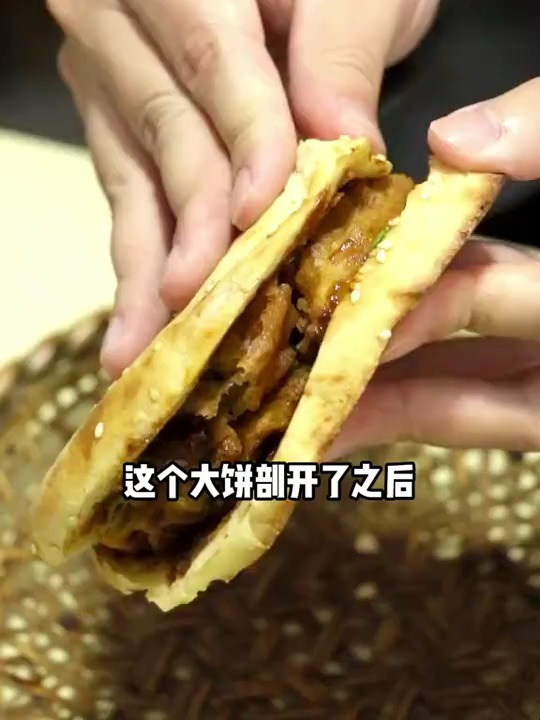 一碗咸豆浆,一份红糖大饼包油条,26年来承包了多少人的早餐