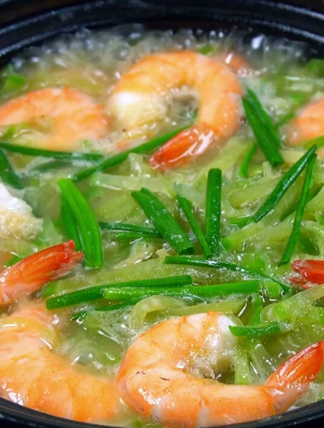 冬吃萝卜夏吃姜,来一锅萝卜丝煮大虾,太鲜了汤汁喝得一滴都不剩