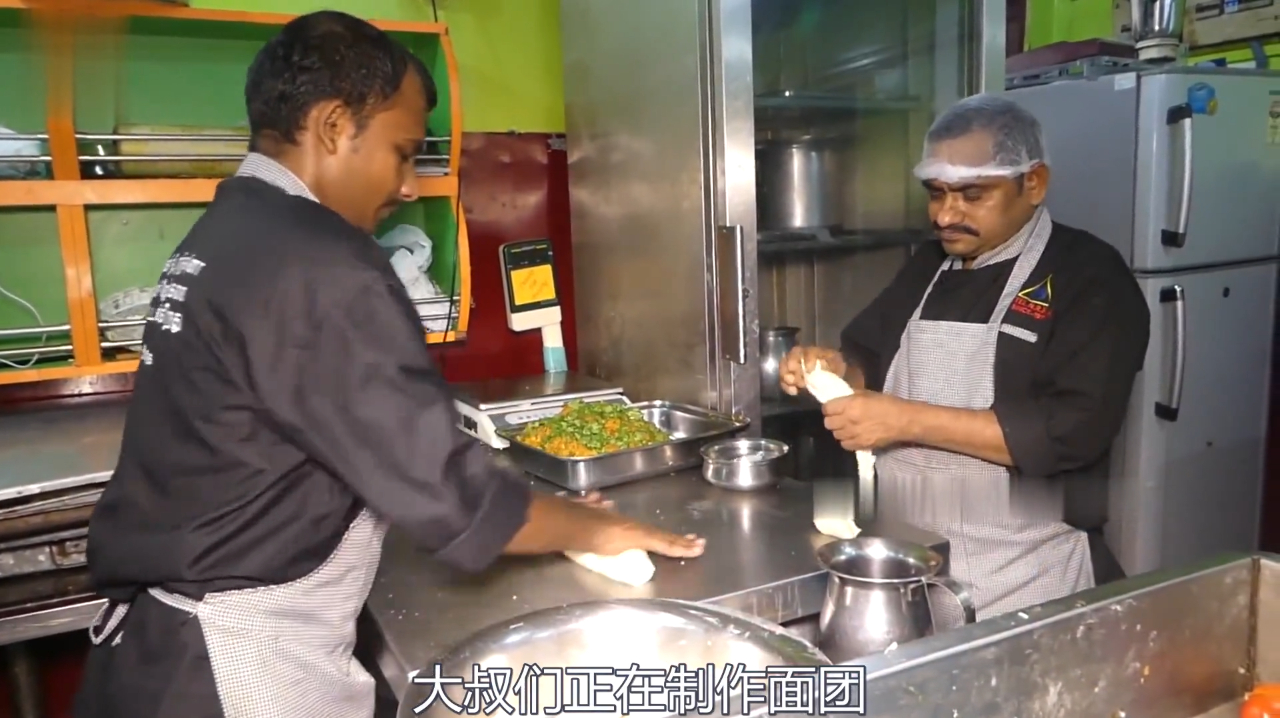中式的饺子在印度火爆,著名的印度脆三角,你吃过吗