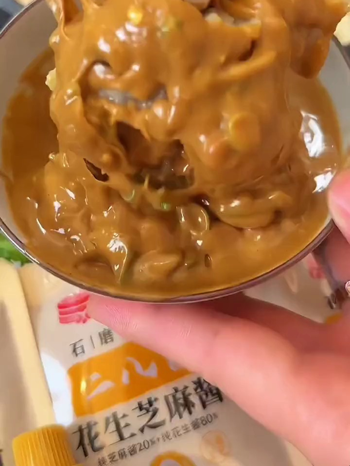 非常好吃的 老北京二八酱 是芝麻酱和花生酱二八配,味道麻香浓