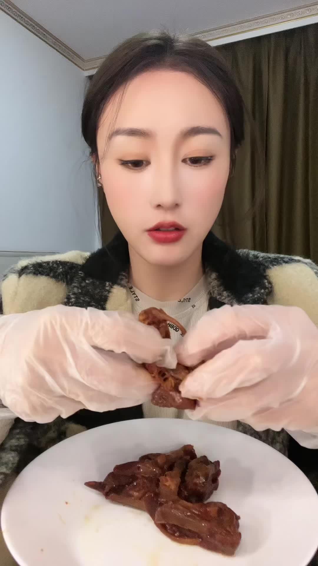 甜辣口的鸭锁骨,实惠方便
