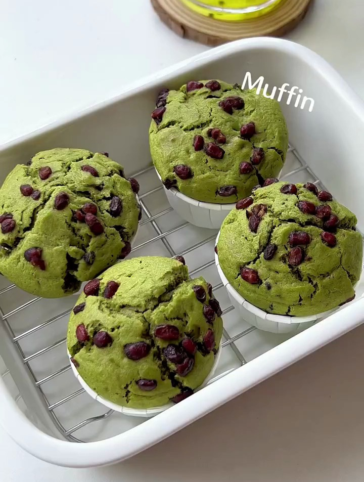 零失败免打发搅一搅就成功的抹茶红豆玛芬蛋糕