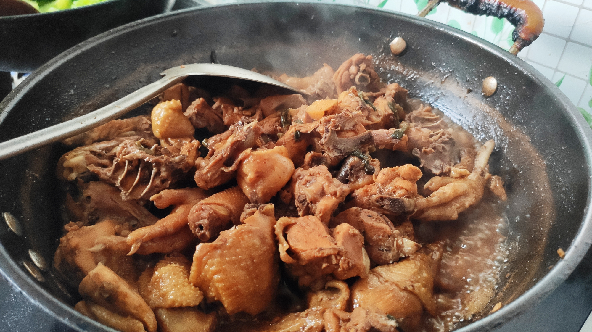 20块钱一只的白条鸡,教你秘制做法,喷香入味,堪比大厨水平