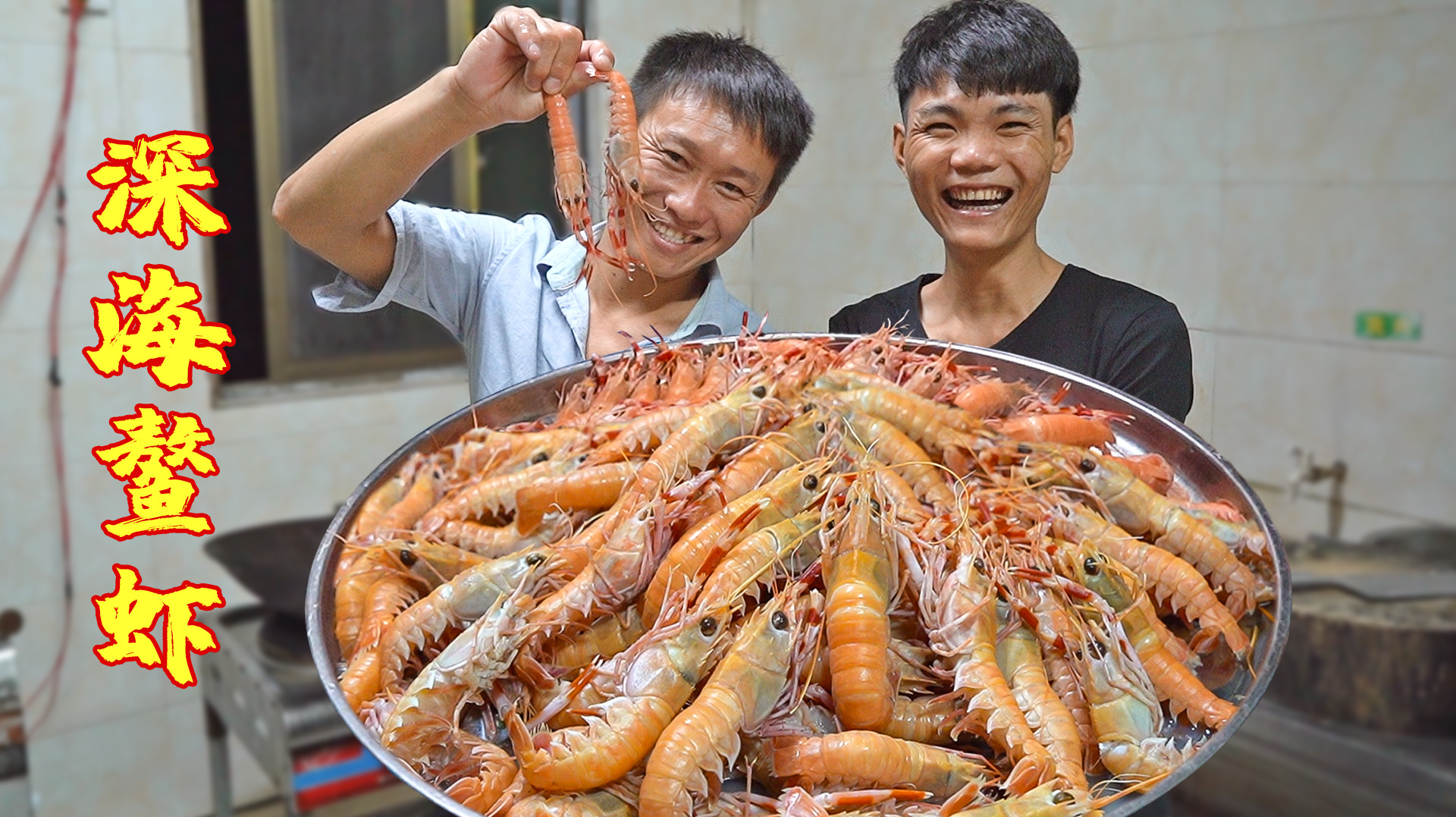 700块买12斤深海大鳌虾,用两斤蒜泥爆炒,一口一只根本停不下来