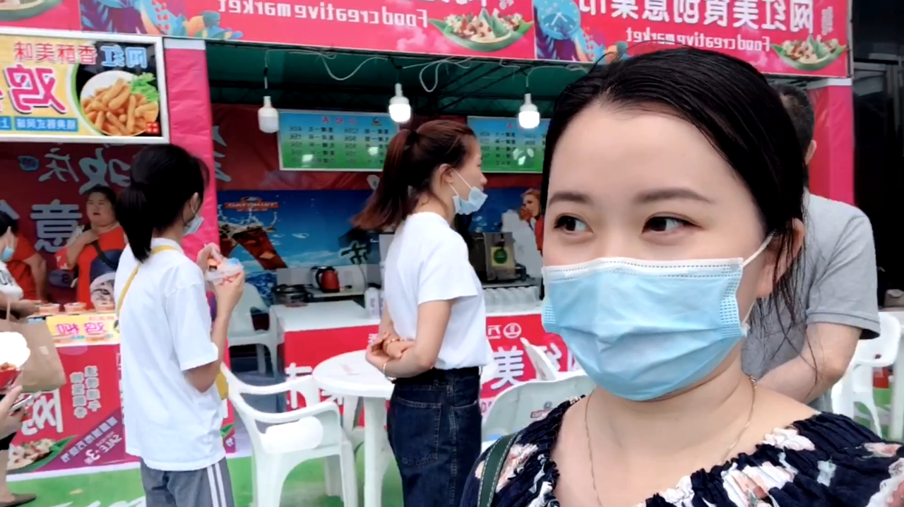 十天十夜免费吃!颛桥万达的网红美食街都有什么要我们带256G胃