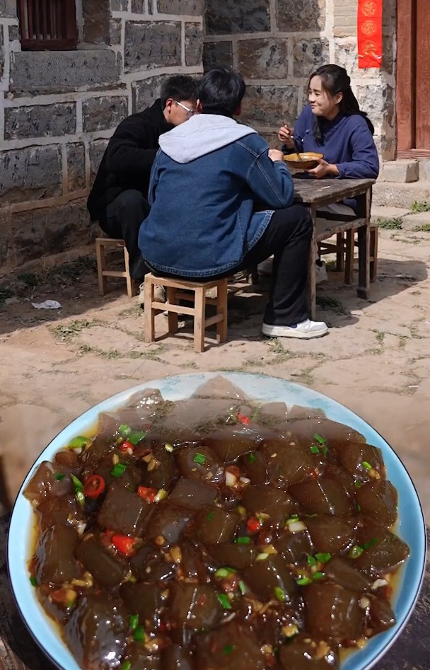 凉粉,凉拌好吃炒着也不逊色,家人们更喜欢吃哪种?