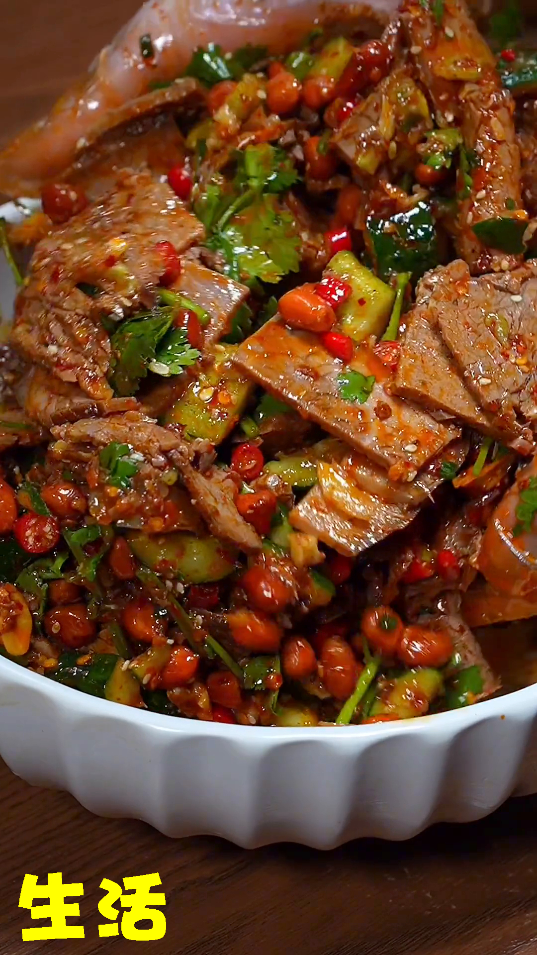 不知道吃什么,试试这道凉拌牛肉,麻辣鲜香又解腻