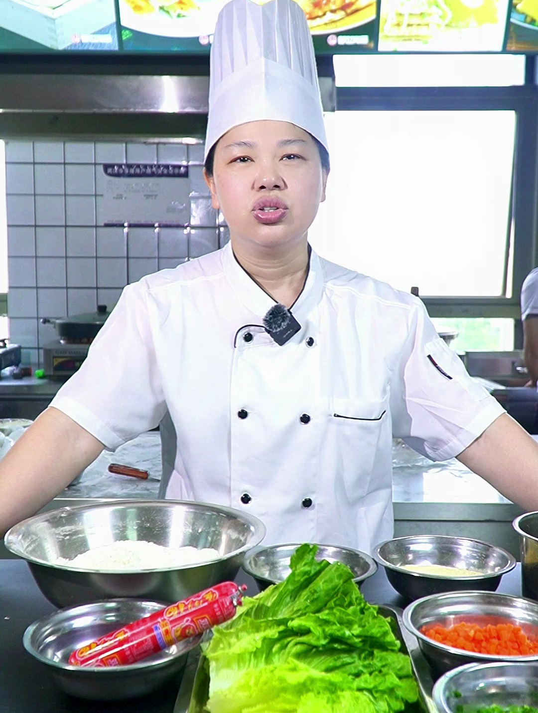 杂粮煎饼果子要想摊得好,面糊制作是关键,师傅亲自教学详细做法