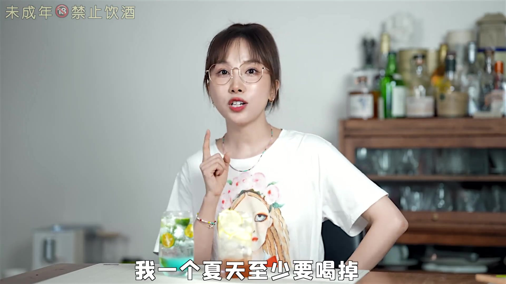 冰红茶广告要这么拍早就火了,调酒好看就够了