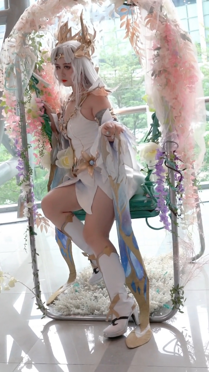 美女cos王者荣耀貂蝉,身材一流