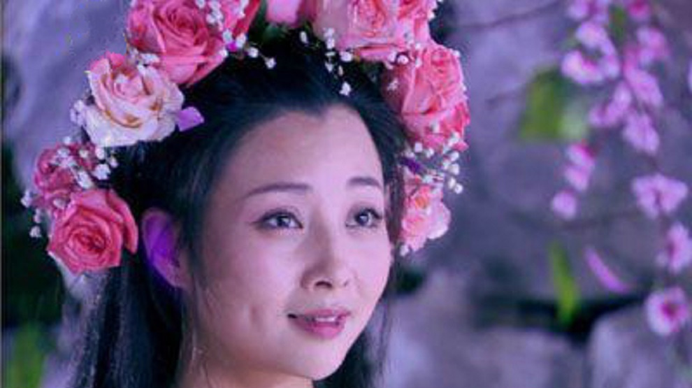 演过武媚娘,事业上升期回归话剧舞台,凭借《鸡毛飞上天》夺视后