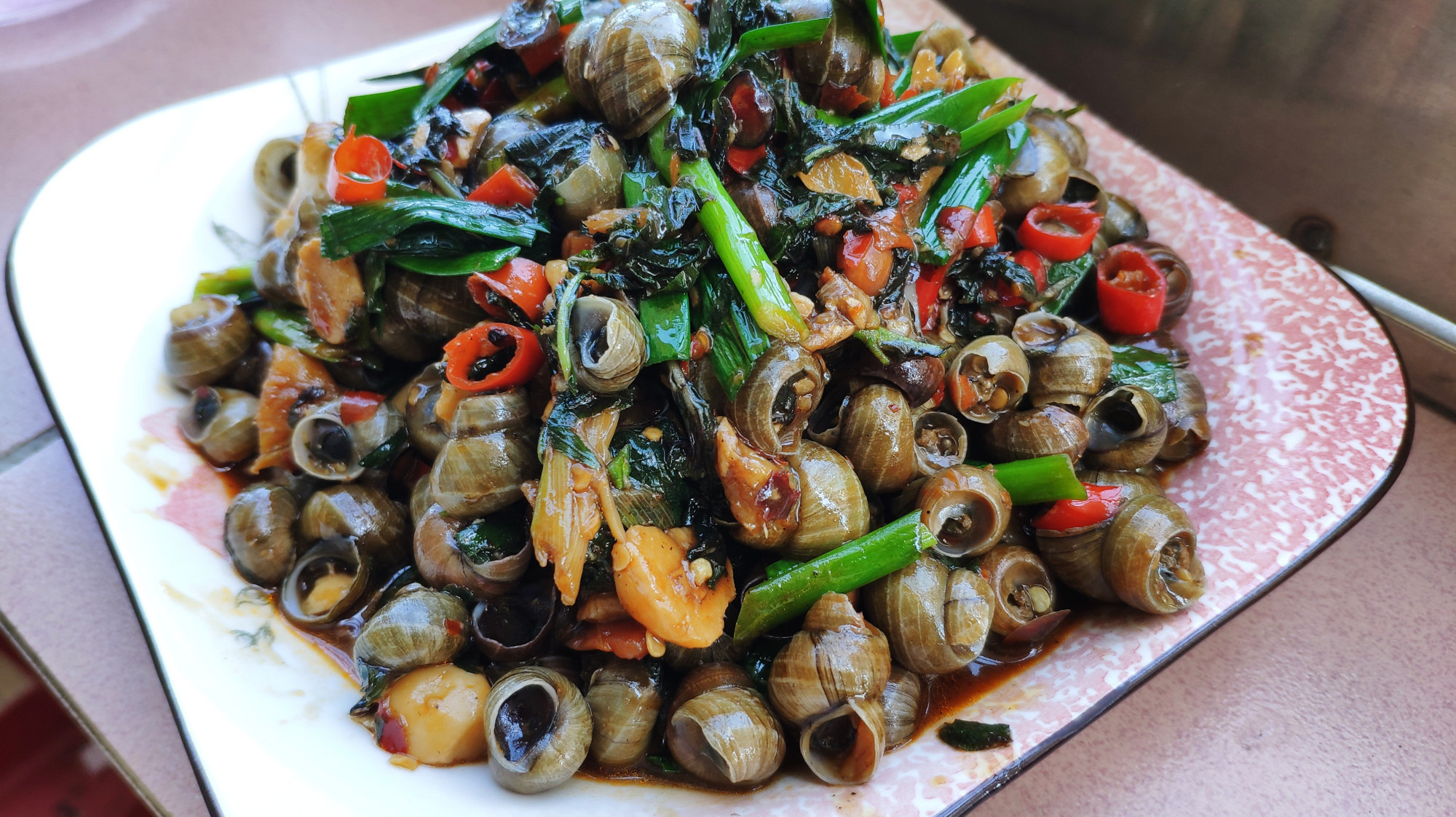 炒田螺要不要焯水?很多人都不知道,难怪没大排档炒得好吃